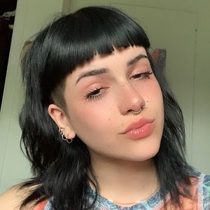 Meet your Posher, Clémence